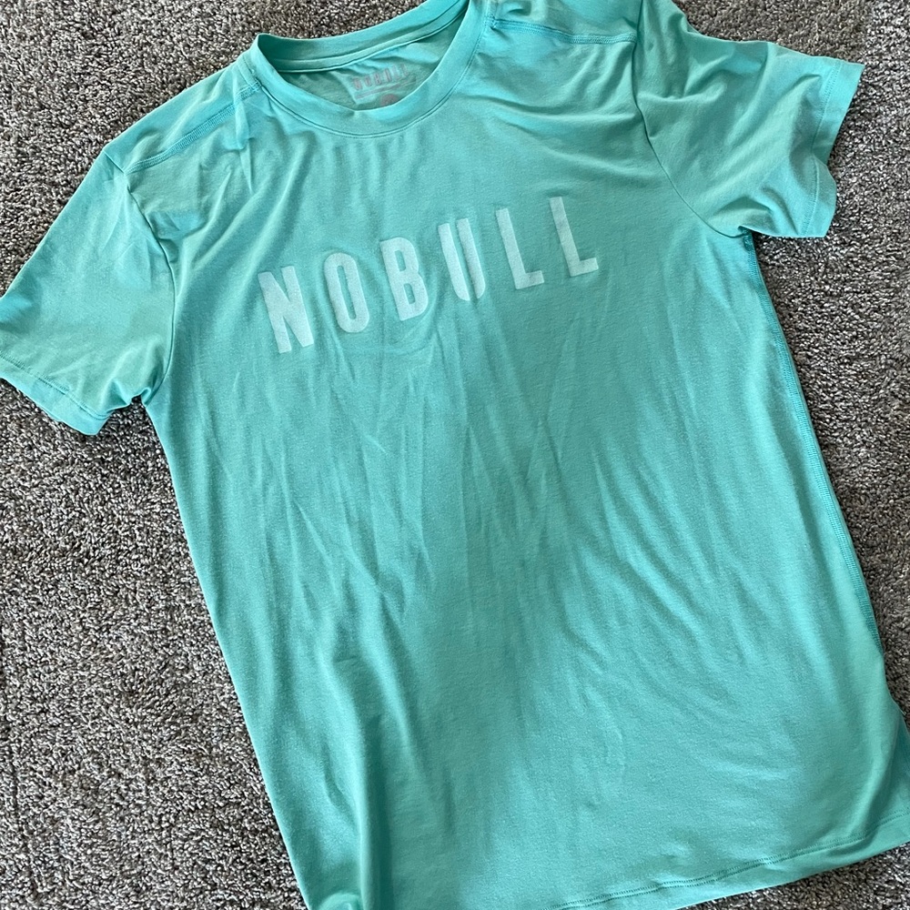 NoBull t shirt size medium.
